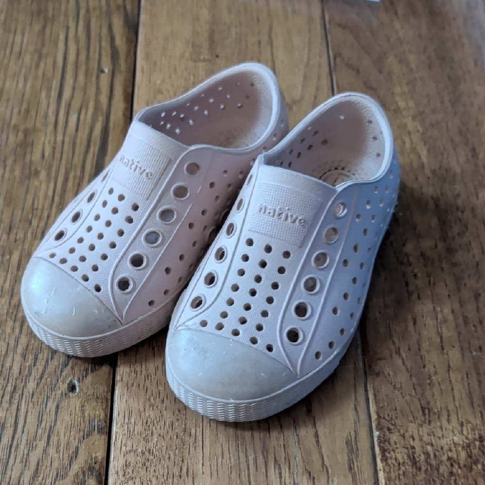 Native Jefferson Kids Water Shoes - Light Pink Slip-Ons